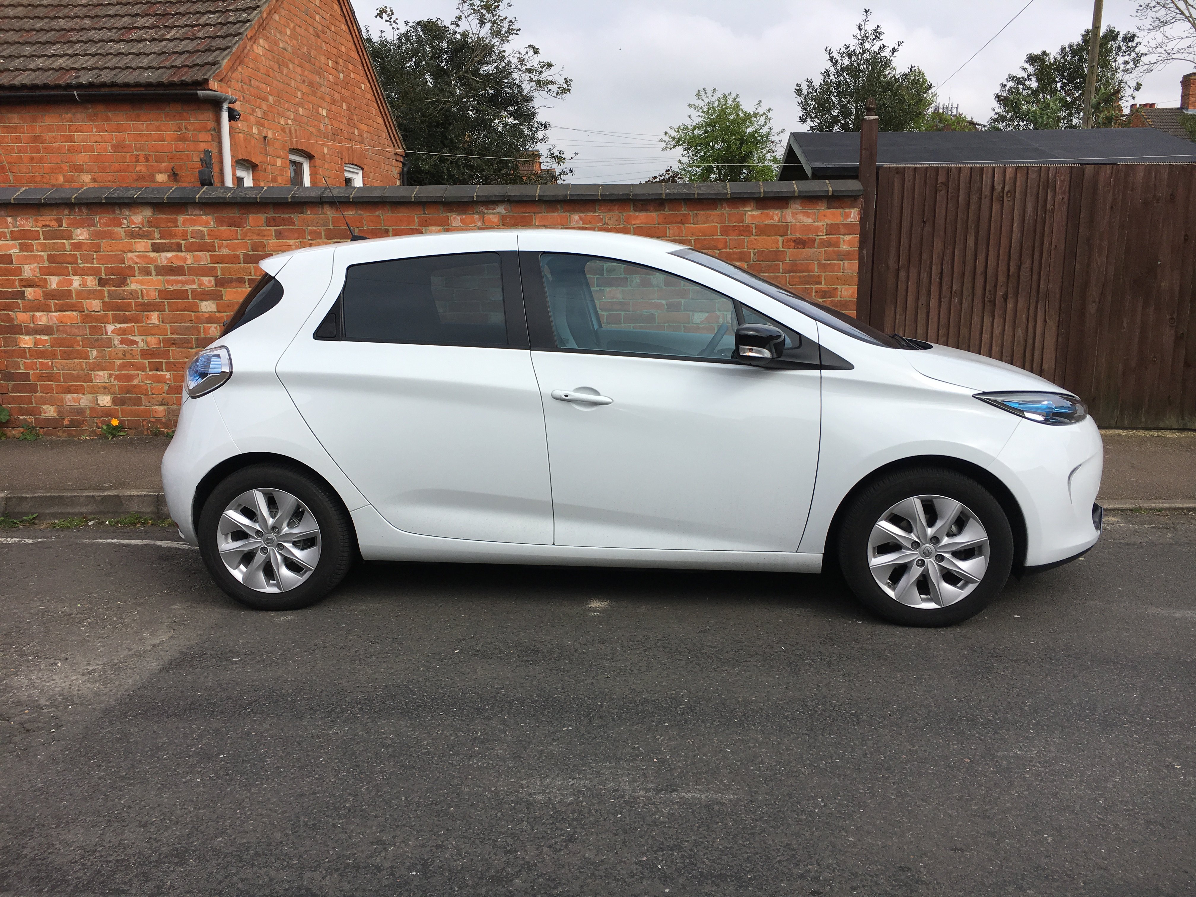 003 Renault Zoe_Parked_image_Joanna Pegram-Mills.jpg