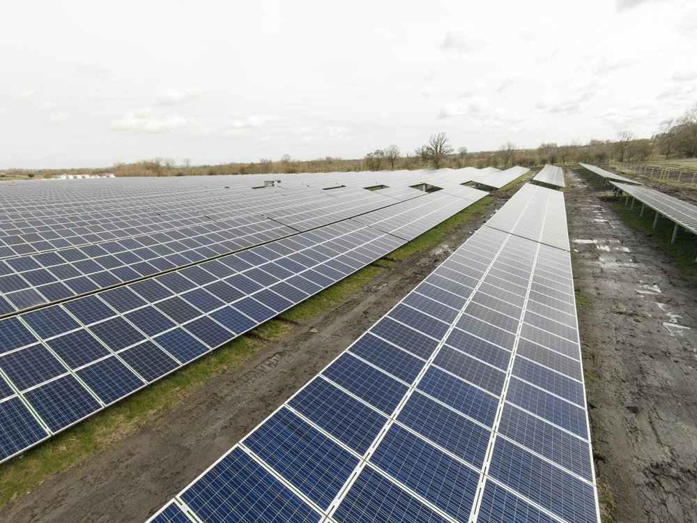 large solar farm in England producing electricity-1