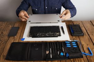 Laptop repair and refurbishment (Image: FreePik.com)