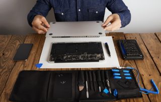 Laptop repair and refurbishment (Image: FreePik.com)